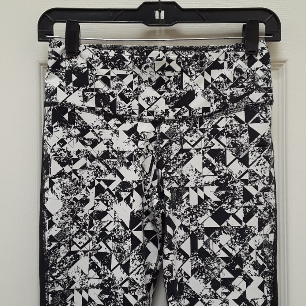 Nike Dri Fit  Legend. Jewels Tight Training Capri - Picture 7 of 15